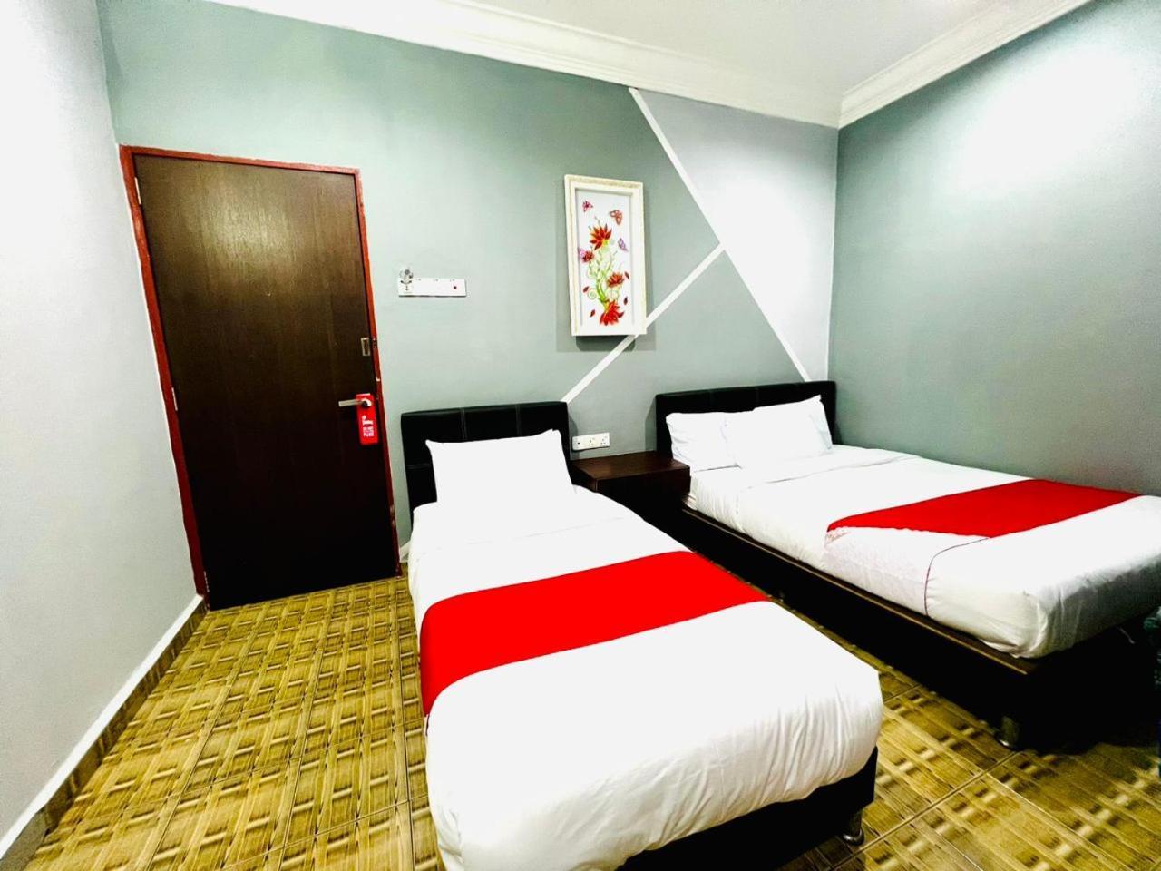 Daily Inn Hotel Мерсинг Экстерьер фото