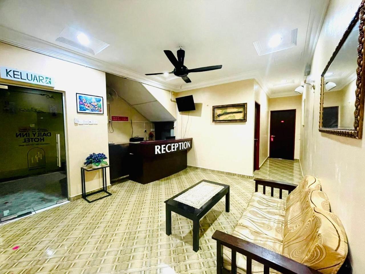 Daily Inn Hotel Мерсинг Экстерьер фото